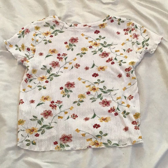 White flower shirt - Picture 2 of 3